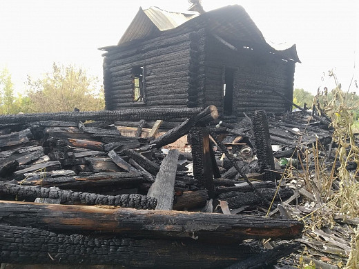 Мужчина и женщина заживо сгорели в доме в Ивановской области